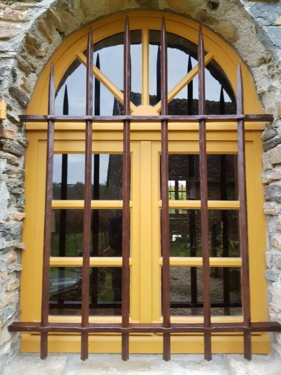 grille à trous renflés (23)