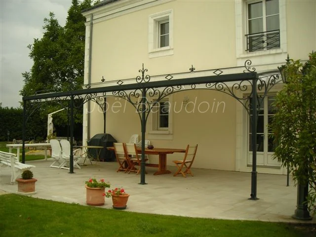 Pergola adossée à la bâtisse (37)