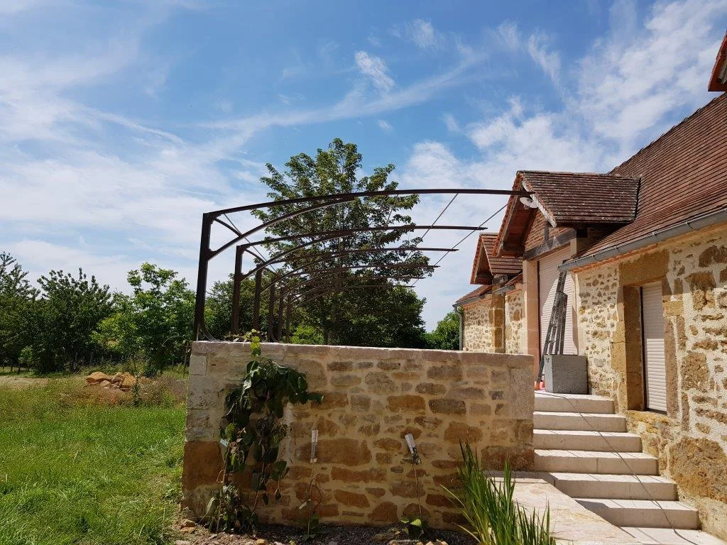 Support de végétation fixé sur muret (46)