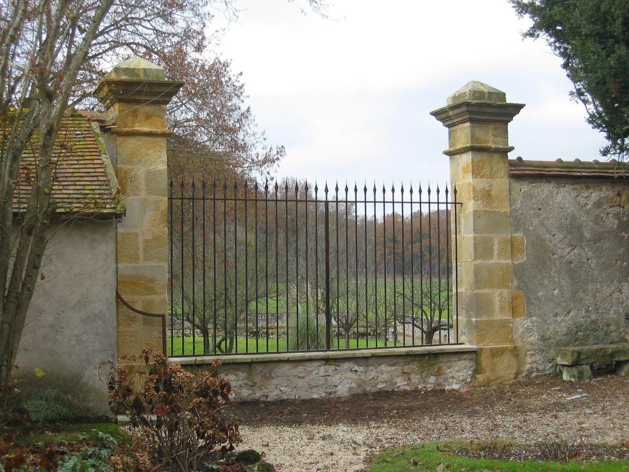 Grille de clôture sur muret (18)